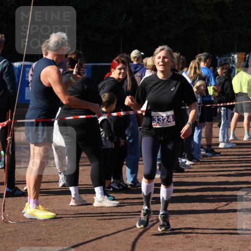 27.09.2026 - 35. Volkslauf durch das schöne Alstertal Strokosch-Dieckow http://msf.ph/oto/10584129 27.09.2026 11:37:26 Ziel 3196, 3324, 3334, 3974 meine-sportfotos.de