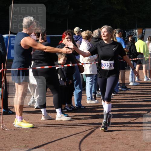 27.09.2026 - 35. Volkslauf durch das schöne Alstertal Strokosch-Dieckow http://msf.ph/oto/10584138 27.09.2026 11:37:25 Ziel 3196, 3324, 3334, 3974 meine-sportfotos.de