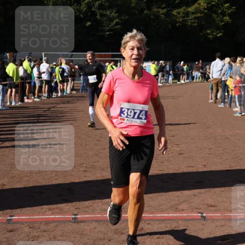 27.09.2026 - 35. Volkslauf durch das schöne Alstertal Strokosch-Dieckow http://msf.ph/oto/10584147 27.09.2026 11:37:23 Ziel 3187, 3324, 3974 meine-sportfotos.de