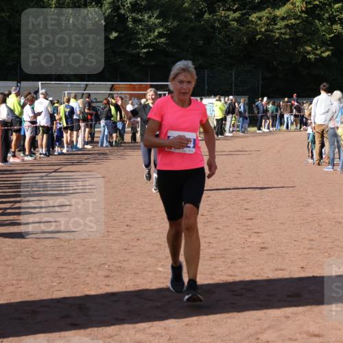 27.09.2026 - 35. Volkslauf durch das schöne Alstertal Strokosch-Dieckow http://msf.ph/oto/10584160 27.09.2026 11:37:22 Ziel 3187, 3324, 3974 meine-sportfotos.de
