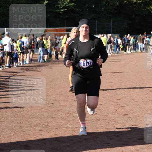 27.09.2026 - 35. Volkslauf durch das schöne Alstertal Strokosch-Dieckow http://msf.ph/oto/10584162 27.09.2026 11:37:20 Ziel 1441, 3187, 3324, 3974 meine-sportfotos.de