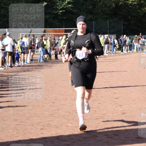 27.09.2026 - 35. Volkslauf durch das schöne Alstertal Strokosch-Dieckow http://msf.ph/oto/10584166 27.09.2026 11:37:20 Ziel 1441, 3187, 3324, 3974 meine-sportfotos.de