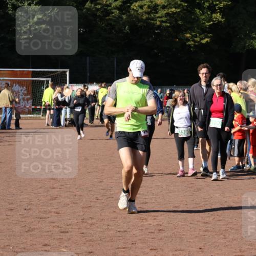 27.09.2026 - 35. Volkslauf durch das schöne Alstertal Strokosch-Dieckow http://msf.ph/oto/10584167 27.09.2026 11:40:06 Ziel 1450, 1698 meine-sportfotos.de