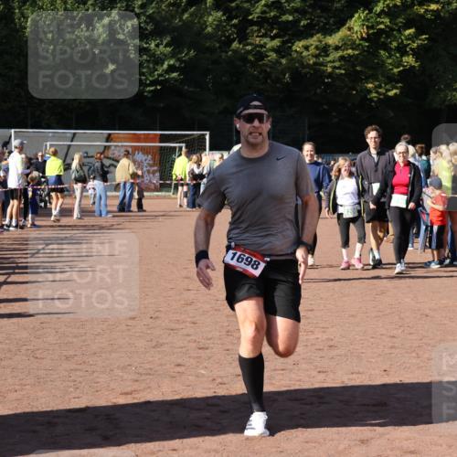 27.09.2026 - 35. Volkslauf durch das schöne Alstertal Strokosch-Dieckow http://msf.ph/oto/10584169 27.09.2026 11:40:05 Ziel 1450, 1698 meine-sportfotos.de