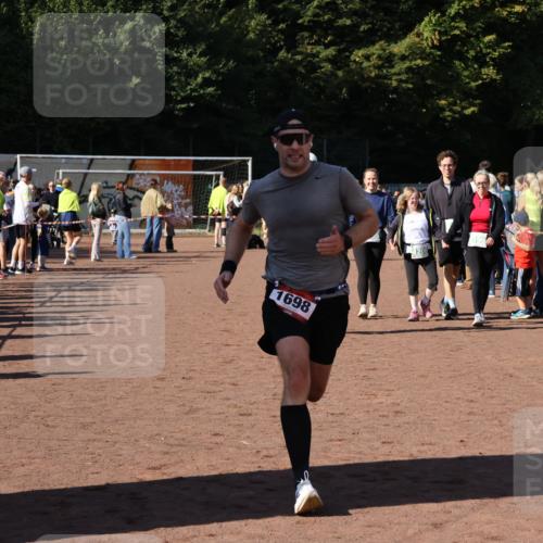 27.09.2026 - 35. Volkslauf durch das schöne Alstertal Strokosch-Dieckow http://msf.ph/oto/10584172 27.09.2026 11:40:05 Ziel 1450, 1698 meine-sportfotos.de