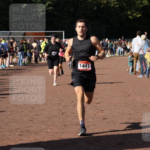 27.09.2026 - 35. Volkslauf durch das schöne Alstertal Strokosch-Dieckow http://msf.ph/oto/10584175 27.09.2026 11:37:17 Ziel 1441, 3096, 3097, 3187, 3974 meine-sportfotos.de