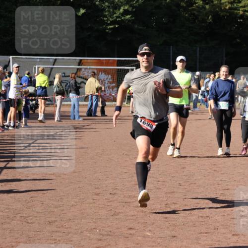 27.09.2026 - 35. Volkslauf durch das schöne Alstertal Strokosch-Dieckow http://msf.ph/oto/10584176 27.09.2026 11:40:04 Ziel 1450, 1698 meine-sportfotos.de