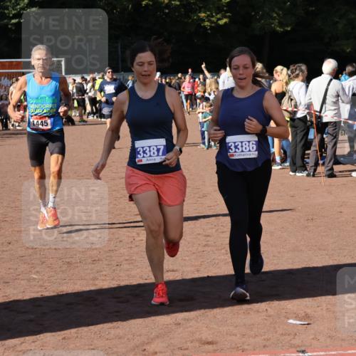 27.09.2026 - 35. Volkslauf durch das schöne Alstertal Strokosch-Dieckow http://msf.ph/oto/10584205 27.09.2026 11:37:06 Ziel 1445, 3096, 3097, 3386, 3387 meine-sportfotos.de