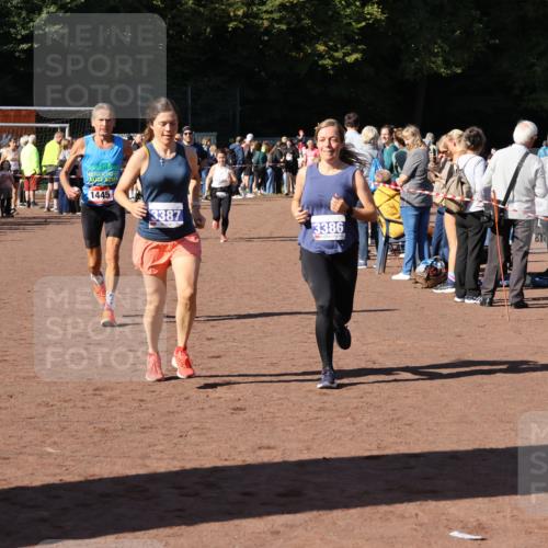 27.09.2026 - 35. Volkslauf durch das schöne Alstertal Strokosch-Dieckow http://msf.ph/oto/10584218 27.09.2026 11:37:05 Ziel 1445, 3096, 3097, 3386, 3387 meine-sportfotos.de
