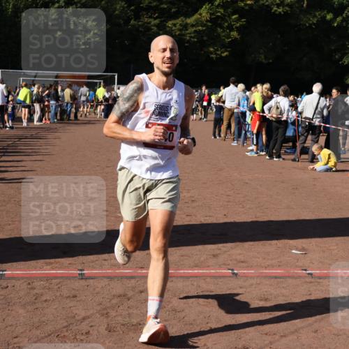 27.09.2026 - 35. Volkslauf durch das schöne Alstertal Strokosch-Dieckow http://msf.ph/oto/10584219 27.09.2026 11:39:36 Ziel 1438, 1440 meine-sportfotos.de