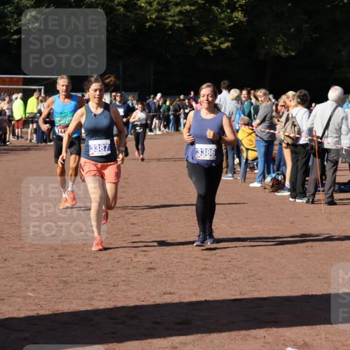 27.09.2026 - 35. Volkslauf durch das schöne Alstertal Strokosch-Dieckow http://msf.ph/oto/10584221 27.09.2026 11:37:05 Ziel 1445, 3096, 3097, 3386, 3387 meine-sportfotos.de