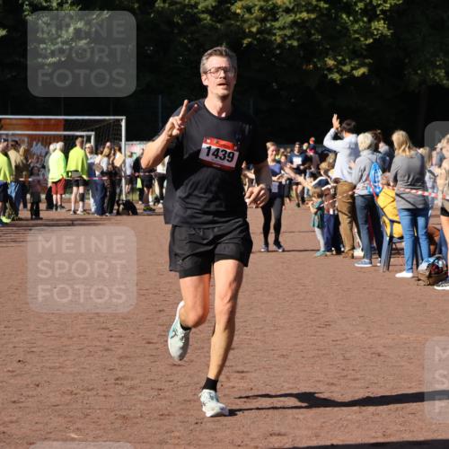 27.09.2026 - 35. Volkslauf durch das schöne Alstertal Strokosch-Dieckow http://msf.ph/oto/10584238 27.09.2026 11:36:59 Ziel 1439, 3386, 3387 meine-sportfotos.de