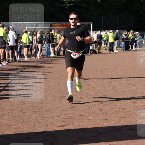 27.09.2026 - 35. Volkslauf durch das schöne Alstertal Strokosch-Dieckow http://msf.ph/oto/10584239 27.09.2026 11:39:32 Ziel 1438, 1440 meine-sportfotos.de