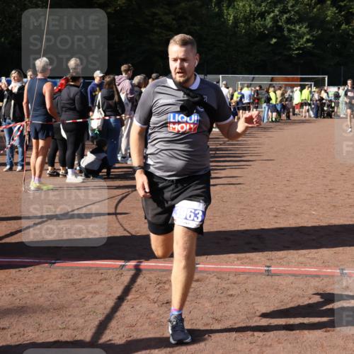 27.09.2026 - 35. Volkslauf durch das schöne Alstertal Strokosch-Dieckow http://msf.ph/oto/10584264 27.09.2026 11:36:54 Ziel 1439, 3258, 3332, 3963 meine-sportfotos.de