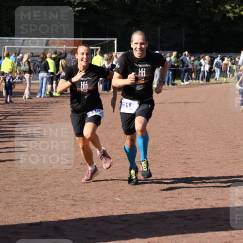 27.09.2026 - 35. Volkslauf durch das schöne Alstertal Strokosch-Dieckow http://msf.ph/oto/10584276 27.09.2026 11:39:15 Ziel 1529, 3148, 3159 meine-sportfotos.de