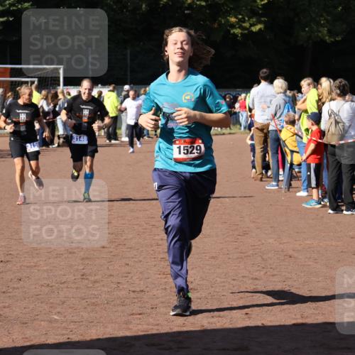 27.09.2026 - 35. Volkslauf durch das schöne Alstertal Strokosch-Dieckow http://msf.ph/oto/10584280 27.09.2026 11:39:12 Ziel 1529, 3148, 3159 meine-sportfotos.de