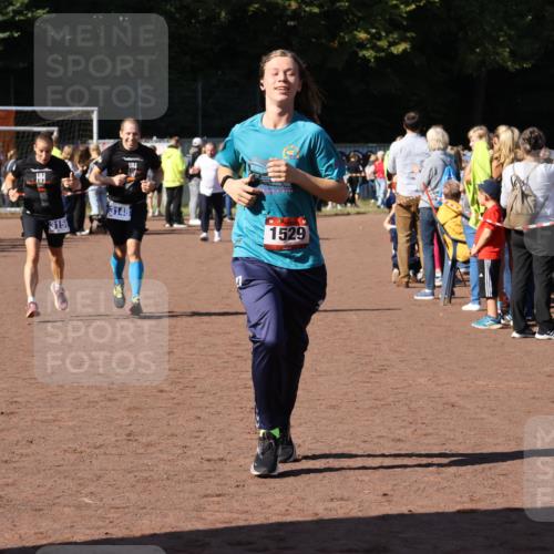 27.09.2026 - 35. Volkslauf durch das schöne Alstertal Strokosch-Dieckow http://msf.ph/oto/10584284 27.09.2026 11:39:12 Ziel 1529, 3148, 3159 meine-sportfotos.de