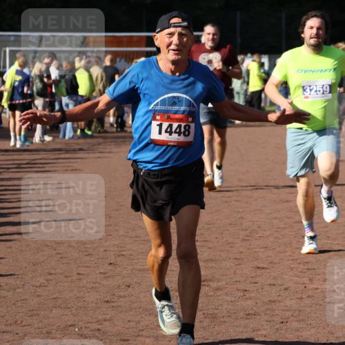 27.09.2026 - 35. Volkslauf durch das schöne Alstertal Strokosch-Dieckow http://msf.ph/oto/10584289 27.09.2026 11:36:47 Ziel 1448, 3258, 3259, 3332, 3963 meine-sportfotos.de