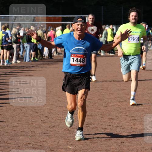 27.09.2026 - 35. Volkslauf durch das schöne Alstertal Strokosch-Dieckow http://msf.ph/oto/10584302 27.09.2026 11:36:46 Ziel 1448, 3258, 3259, 3332, 3963 meine-sportfotos.de