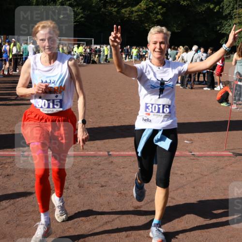 27.09.2026 - 35. Volkslauf durch das schöne Alstertal Strokosch-Dieckow http://msf.ph/oto/10584311 27.09.2026 11:36:39 Ziel 1448, 3015, 3016, 3421 meine-sportfotos.de