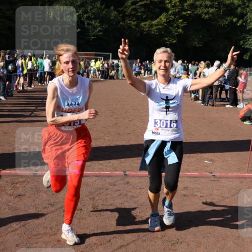 27.09.2026 - 35. Volkslauf durch das schöne Alstertal Strokosch-Dieckow http://msf.ph/oto/10584317 27.09.2026 11:36:39 Ziel 1448, 3015, 3016, 3421 meine-sportfotos.de