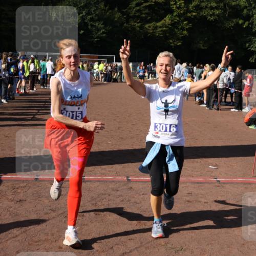 27.09.2026 - 35. Volkslauf durch das schöne Alstertal Strokosch-Dieckow http://msf.ph/oto/10584319 27.09.2026 11:36:39 Ziel 1448, 3015, 3016, 3421 meine-sportfotos.de
