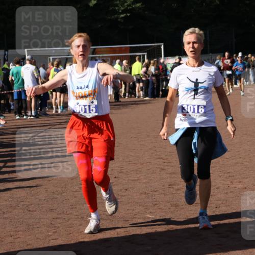 27.09.2026 - 35. Volkslauf durch das schöne Alstertal Strokosch-Dieckow http://msf.ph/oto/10584326 27.09.2026 11:36:37 Ziel 3015, 3016, 3421 meine-sportfotos.de