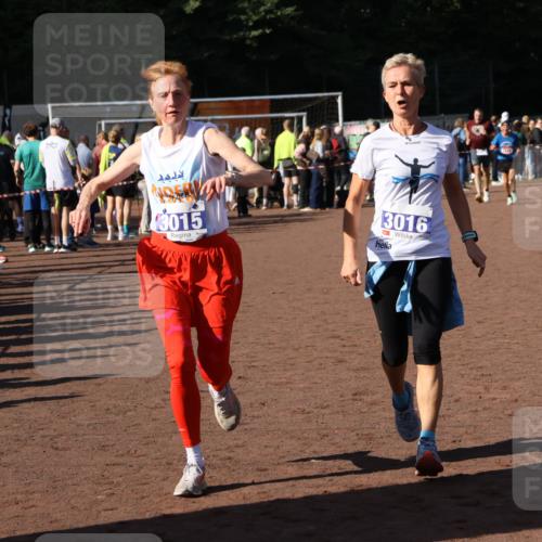 27.09.2026 - 35. Volkslauf durch das schöne Alstertal Strokosch-Dieckow http://msf.ph/oto/10584328 27.09.2026 11:36:37 Ziel 3015, 3016, 3421 meine-sportfotos.de