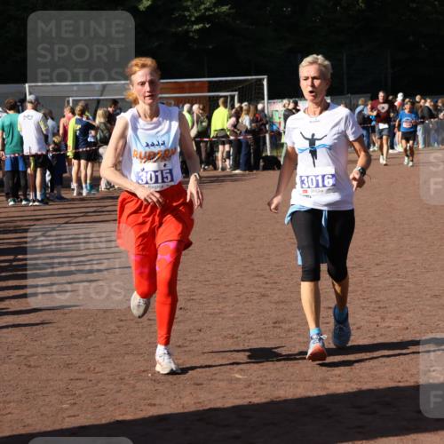 27.09.2026 - 35. Volkslauf durch das schöne Alstertal Strokosch-Dieckow http://msf.ph/oto/10584337 27.09.2026 11:36:37 Ziel 3015, 3016, 3421 meine-sportfotos.de