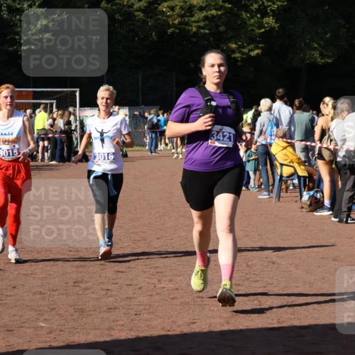 27.09.2026 - 35. Volkslauf durch das schöne Alstertal Strokosch-Dieckow http://msf.ph/oto/10584344 27.09.2026 11:36:36 Ziel 3015, 3016, 3421 meine-sportfotos.de