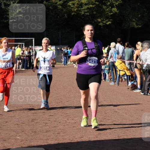 27.09.2026 - 35. Volkslauf durch das schöne Alstertal Strokosch-Dieckow http://msf.ph/oto/10584345 27.09.2026 11:36:36 Ziel 3015, 3016, 3421 meine-sportfotos.de