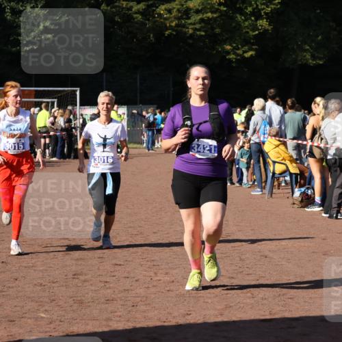 27.09.2026 - 35. Volkslauf durch das schöne Alstertal Strokosch-Dieckow http://msf.ph/oto/10584347 27.09.2026 11:36:36 Ziel 3015, 3016, 3421 meine-sportfotos.de