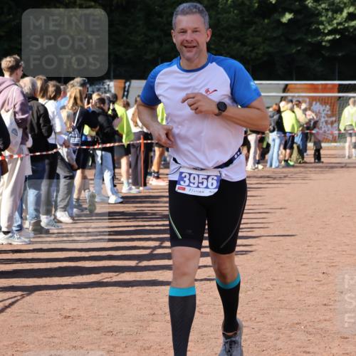 27.09.2026 - 35. Volkslauf durch das schöne Alstertal Strokosch-Dieckow http://msf.ph/oto/10584351 27.09.2026 11:36:31 Ziel 3015, 3016, 3310, 3421, 3956 meine-sportfotos.de