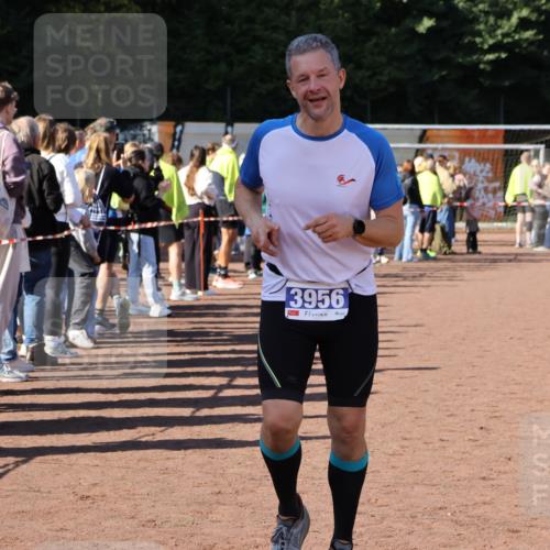 27.09.2026 - 35. Volkslauf durch das schöne Alstertal Strokosch-Dieckow http://msf.ph/oto/10584354 27.09.2026 11:36:31 Ziel 3015, 3016, 3310, 3421, 3956 meine-sportfotos.de