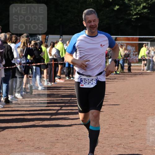27.09.2026 - 35. Volkslauf durch das schöne Alstertal Strokosch-Dieckow http://msf.ph/oto/10584358 27.09.2026 11:36:31 Ziel 3015, 3016, 3310, 3421, 3956 meine-sportfotos.de