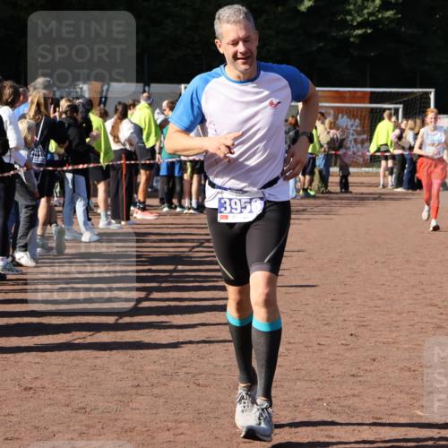 27.09.2026 - 35. Volkslauf durch das schöne Alstertal Strokosch-Dieckow http://msf.ph/oto/10584361 27.09.2026 11:36:31 Ziel 3015, 3016, 3310, 3421, 3956 meine-sportfotos.de