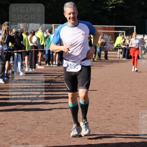 27.09.2026 - 35. Volkslauf durch das schöne Alstertal Strokosch-Dieckow http://msf.ph/oto/10584363 27.09.2026 11:36:30 Ziel 3015, 3016, 3310, 3421, 3956 meine-sportfotos.de