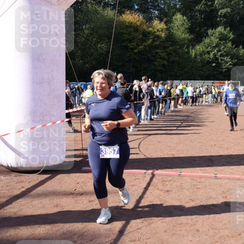 27.09.2026 - 35. Volkslauf durch das schöne Alstertal Strokosch-Dieckow http://msf.ph/oto/10584378 27.09.2026 11:36:26 Ziel 1432, 3310, 3956, 3957 meine-sportfotos.de