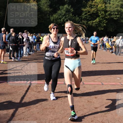 27.09.2026 - 35. Volkslauf durch das schöne Alstertal Strokosch-Dieckow http://msf.ph/oto/10584384 27.09.2026 11:36:22 Ziel 1003, 1432, 3129, 3182, 3183, 3310, 3957 meine-sportfotos.de