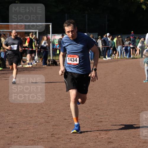 27.09.2026 - 35. Volkslauf durch das schöne Alstertal Strokosch-Dieckow http://msf.ph/oto/10584385 27.09.2026 11:38:18 Ziel 1434, 3153 meine-sportfotos.de