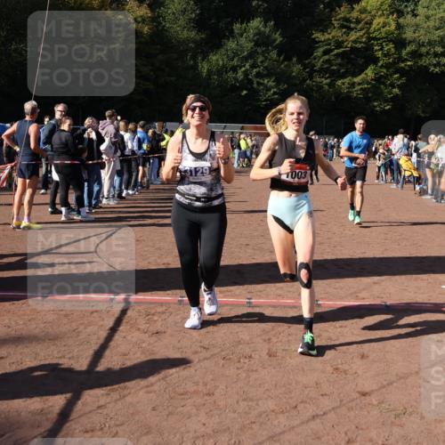 27.09.2026 - 35. Volkslauf durch das schöne Alstertal Strokosch-Dieckow http://msf.ph/oto/10584394 27.09.2026 11:36:21 Ziel 1003, 1432, 3129, 3182, 3183, 3310, 3957 meine-sportfotos.de