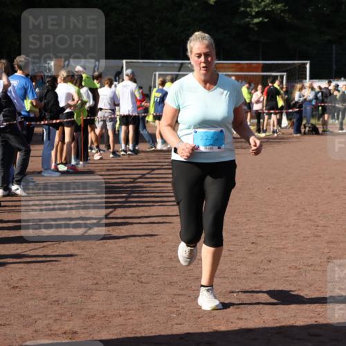 27.09.2026 - 35. Volkslauf durch das schöne Alstertal Strokosch-Dieckow http://msf.ph/oto/10584395 27.09.2026 11:38:11 Ziel 1434, 2242 meine-sportfotos.de