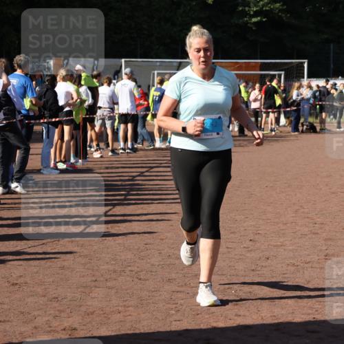 27.09.2026 - 35. Volkslauf durch das schöne Alstertal Strokosch-Dieckow http://msf.ph/oto/10584397 27.09.2026 11:38:11 Ziel 1434, 2242 meine-sportfotos.de