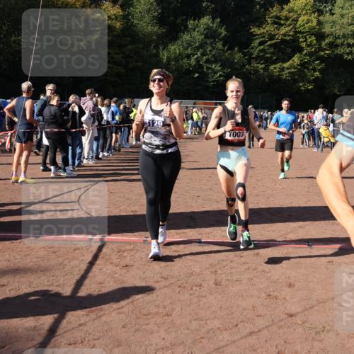 27.09.2026 - 35. Volkslauf durch das schöne Alstertal Strokosch-Dieckow http://msf.ph/oto/10584398 27.09.2026 11:36:21 Ziel 1003, 1432, 3129, 3182, 3183, 3310, 3957 meine-sportfotos.de