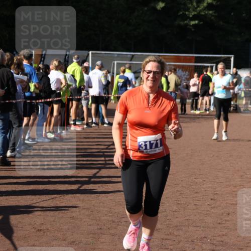 27.09.2026 - 35. Volkslauf durch das schöne Alstertal Strokosch-Dieckow http://msf.ph/oto/10584404 27.09.2026 11:38:05 Ziel 2242, 3104, 3105, 3171 meine-sportfotos.de
