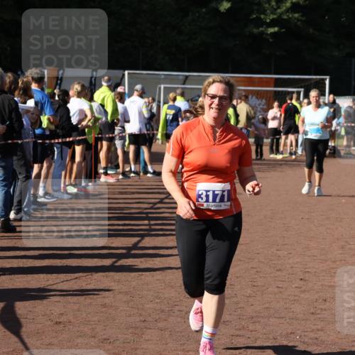27.09.2026 - 35. Volkslauf durch das schöne Alstertal Strokosch-Dieckow http://msf.ph/oto/10584406 27.09.2026 11:38:05 Ziel 2242, 3104, 3105, 3171 meine-sportfotos.de