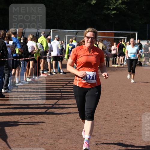 27.09.2026 - 35. Volkslauf durch das schöne Alstertal Strokosch-Dieckow http://msf.ph/oto/10584408 27.09.2026 11:38:05 Ziel 2242, 3104, 3105, 3171 meine-sportfotos.de