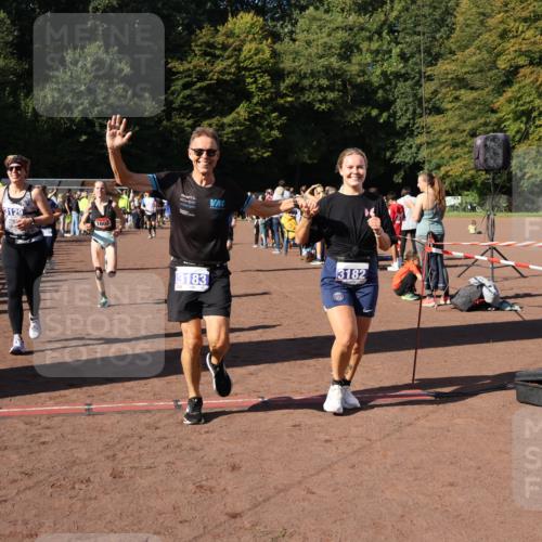 27.09.2026 - 35. Volkslauf durch das schöne Alstertal Strokosch-Dieckow http://msf.ph/oto/10584409 27.09.2026 11:36:20 Ziel 1003, 1432, 3129, 3182, 3183, 3310, 3957 meine-sportfotos.de