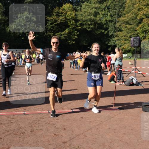 27.09.2026 - 35. Volkslauf durch das schöne Alstertal Strokosch-Dieckow http://msf.ph/oto/10584410 27.09.2026 11:36:20 Ziel 1003, 1432, 3129, 3182, 3183, 3310, 3957 meine-sportfotos.de