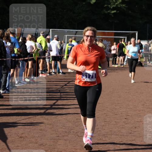 27.09.2026 - 35. Volkslauf durch das schöne Alstertal Strokosch-Dieckow http://msf.ph/oto/10584411 27.09.2026 11:38:05 Ziel 2242, 3104, 3105, 3171 meine-sportfotos.de